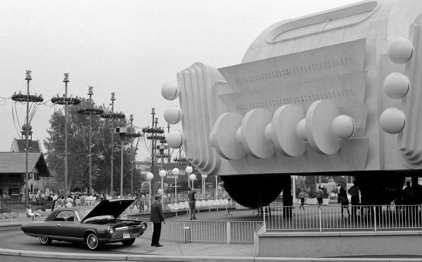 1024px-Chrysler_Turbine_Car_Worlds_Fair_1964