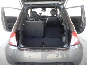 2013-Fiat-500e-interior-rear-seatdown-1