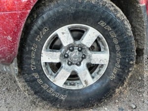 2013 Nissan Frontier Pro4X muddy tire