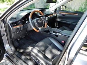2014 Lexus ES300h - interior - AOA1200px