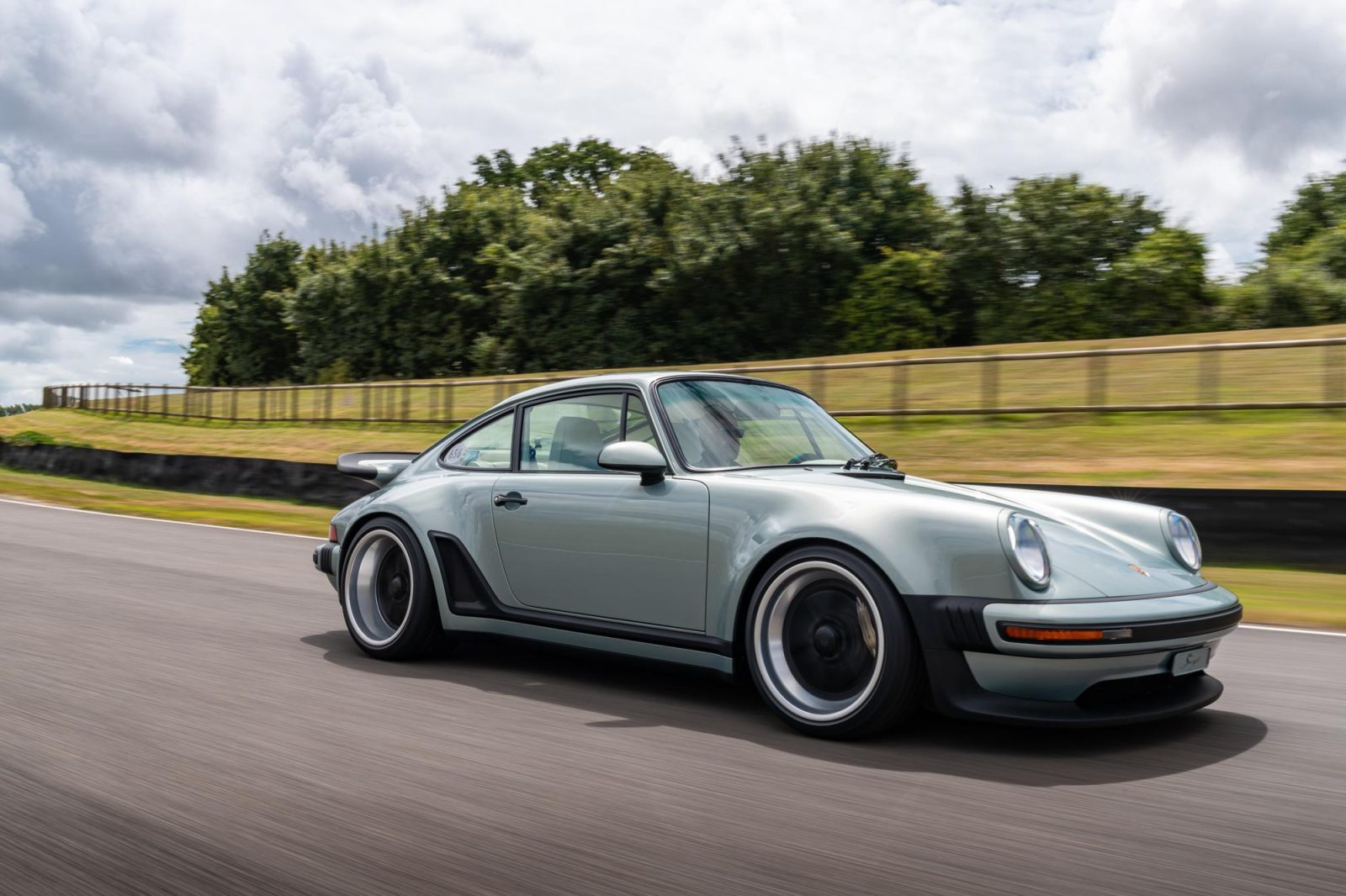 Porsche 911 by Singer